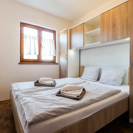 Althaus Appartement Petrcane